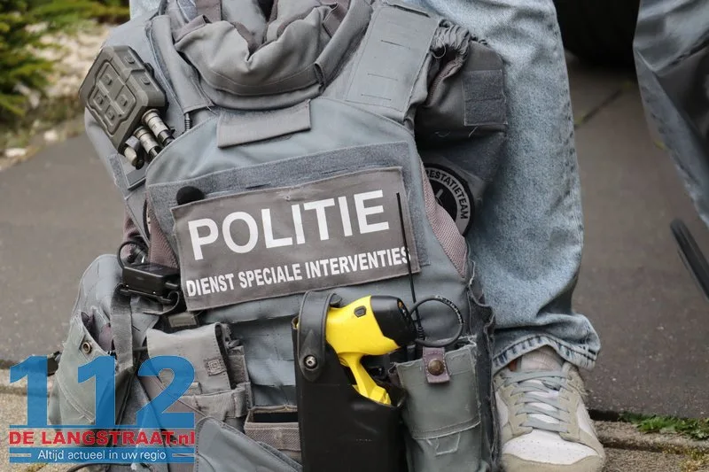 Arrestatieteam valt woning in Sprang-Capelle binnen voor verwarde man 112 De Langstraat