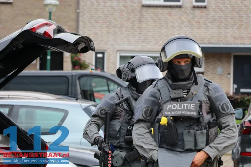 Arrestatieteam valt woning in Sprang-Capelle binnen voor verwarde man 112 De Langstraat