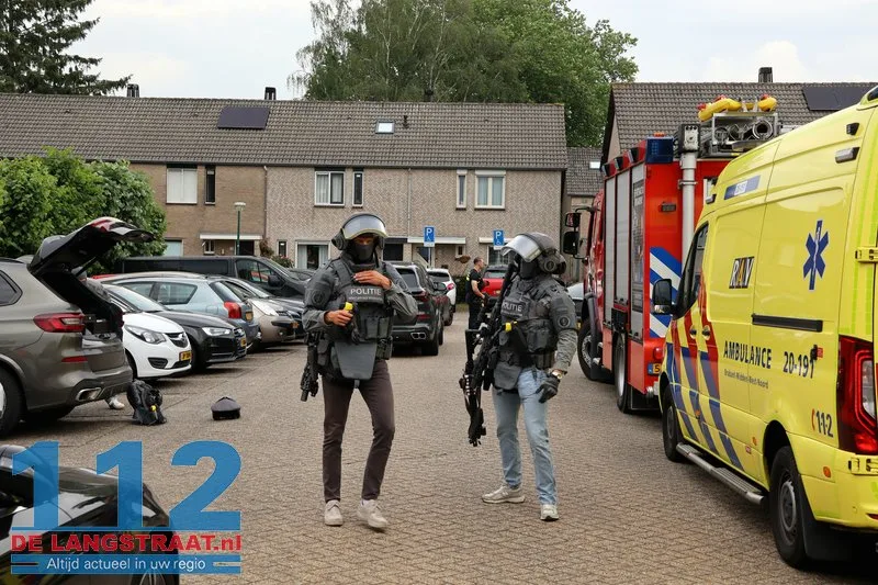 Arrestatieteam valt woning in Sprang-Capelle binnen voor verwarde man 29 Arrestatieteam valt woning in Sprang-Capelle binnen voor verwarde man 112 De Langstraat