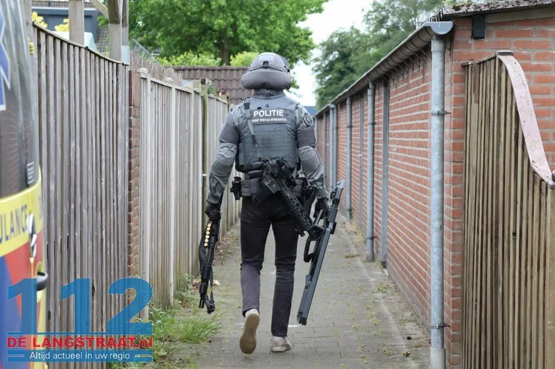 Arrestatieteam valt woning in Sprang-Capelle binnen voor verwarde man 112 De Langstraat