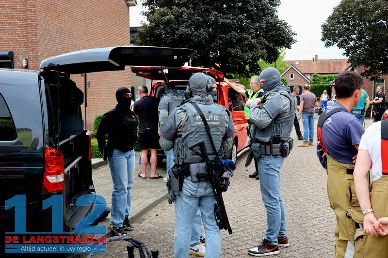 Arrestatieteam valt woning in Sprang-Capelle binnen voor verwarde man 35 Arrestatieteam valt woning in Sprang-Capelle binnen voor verwarde man 112 De Langstraat