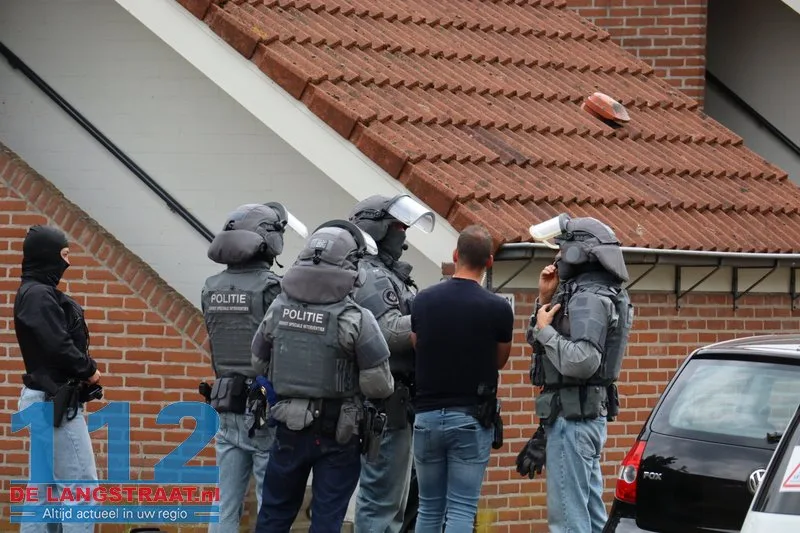 Arrestatieteam valt woning in Sprang-Capelle binnen voor verwarde man 112 De Langstraat