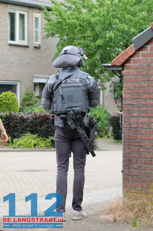 Arrestatieteam valt woning in Sprang-Capelle binnen voor verwarde man 112 De Langstraat