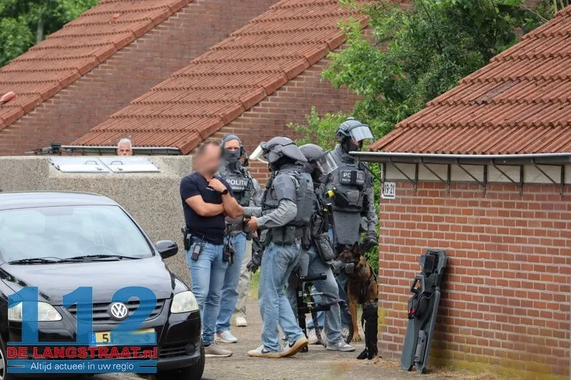 Arrestatieteam valt woning in Sprang-Capelle binnen voor verwarde man 112 De Langstraat
