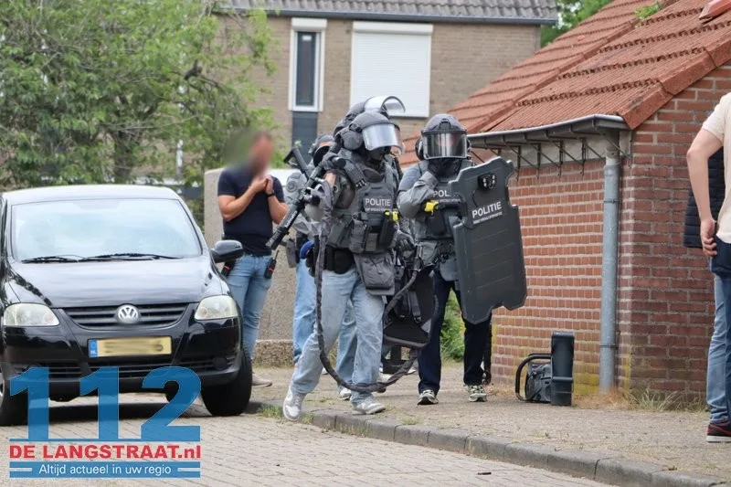 Arrestatieteam valt woning in Sprang-Capelle binnen voor verwarde man 112 De Langstraat