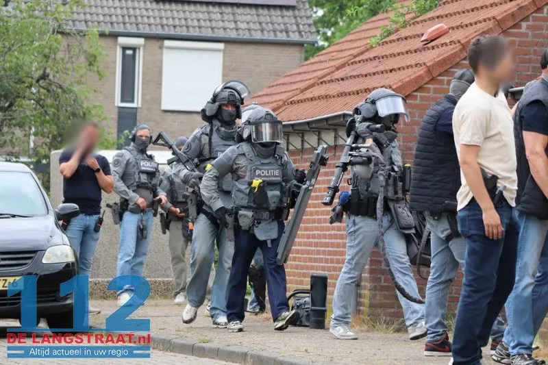 Arrestatieteam valt woning in Sprang-Capelle binnen voor verwarde man 112 De Langstraat