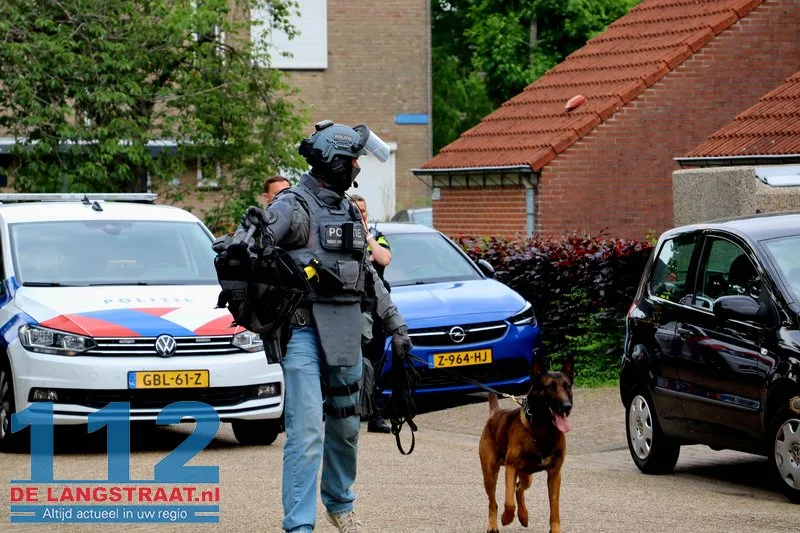 Arrestatieteam valt woning in Sprang-Capelle binnen voor verwarde man 45 Arrestatieteam valt woning in Sprang-Capelle binnen voor verwarde man 112 De Langstraat