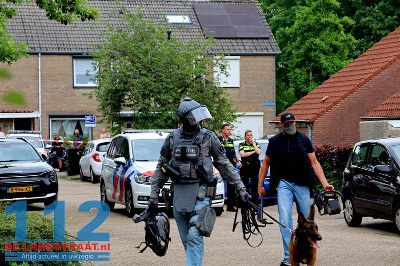 Arrestatieteam valt woning in Sprang-Capelle binnen voor verwarde man 46 Arrestatieteam valt woning in Sprang-Capelle binnen voor verwarde man 112 De Langstraat