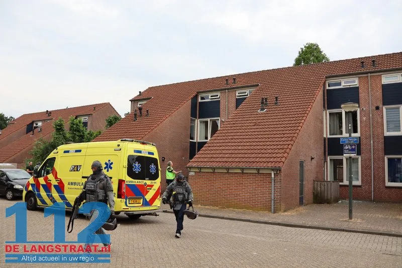 Arrestatieteam valt woning in Sprang-Capelle binnen voor verwarde man 112 De Langstraat