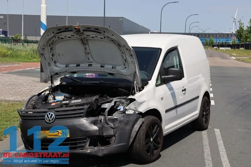 Opnieuw raak op berucht kruispunt Weteringweg: Twee auto's botsen op elkaar 112 De Langstraat
