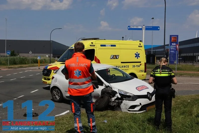 Opnieuw raak op berucht kruispunt Weteringweg: Twee auto's botsen op elkaar 112 De Langstraat