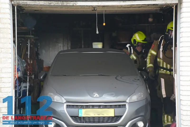 Brand in garage van woning aan Scharloo in Waspik, bewoonster naar ziekenhuis 112 De Langstraat