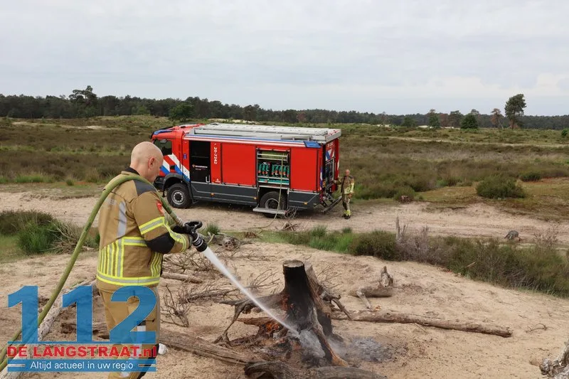 Man en vrouw ontdekken smeulend kampvuur in Loonse en Drunense Duinen en slaan alarm bij brandweer 112 De Langstraat
