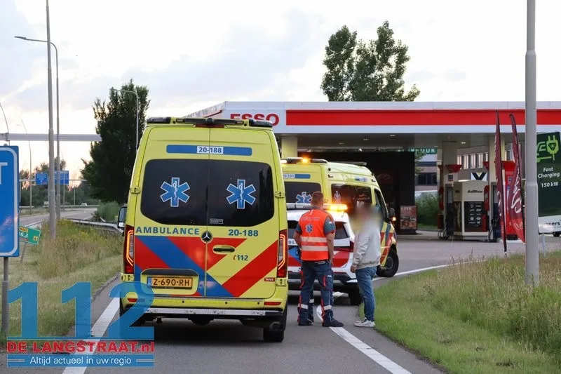 Ravage op N261: Auto op de kop in sloot na zware crash Waalwijk 14 Ravage op N261: Auto op de kop in sloot na zware crash Waalwijk 112 De Langstraat