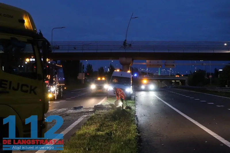 Ravage op N261: Auto op de kop in sloot na zware crash Waalwijk 22 Ravage op N261: Auto op de kop in sloot na zware crash Waalwijk 112 De Langstraat
