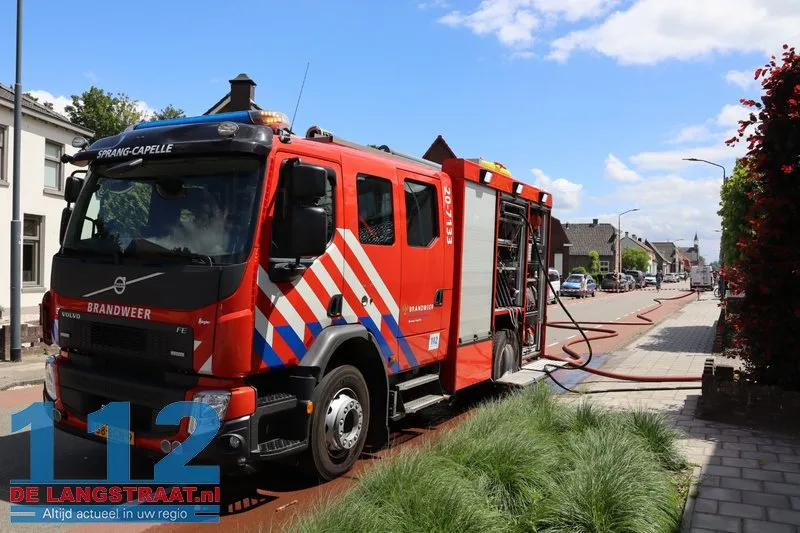 Brand in schuurtje achter woning in Sprang-Capelle, mogelijk asbest vrijgekomen 112 De Langstraat