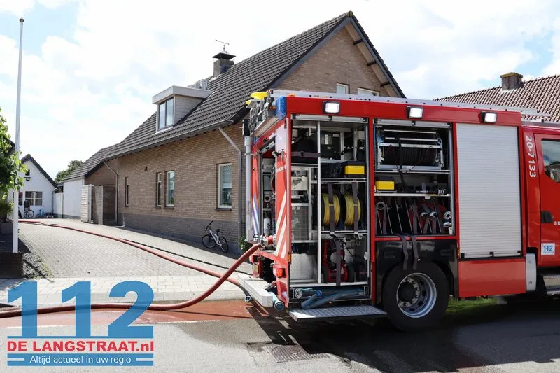 Brand in schuurtje achter woning in Sprang-Capelle, mogelijk asbest vrijgekomen 112 De Langstraat