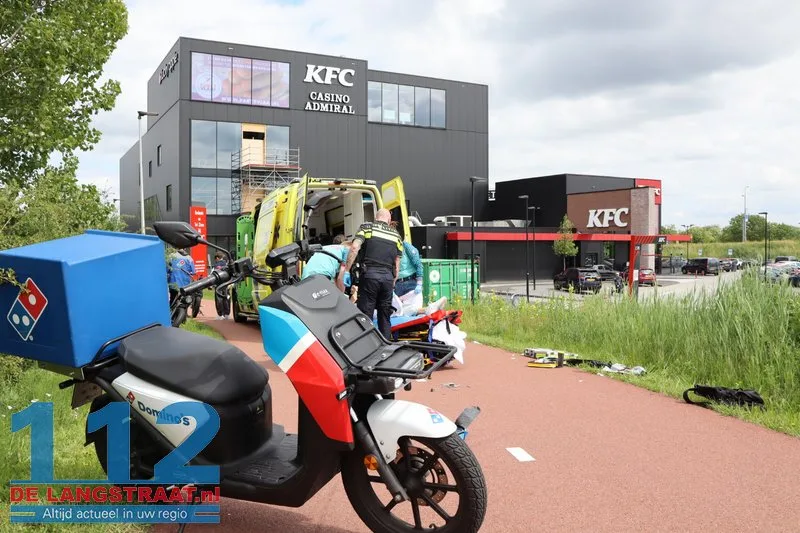Ernstig ongeval bij fietsbrug Prof. Asserweg: Frontale botsing tussen fatbike en scooter 2 Ernstig ongeval bij fietsbrug Prof. Asserweg: Frontale botsing tussen fatbike en scooter 112 De Langstraat