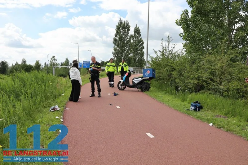 Ernstig ongeval bij fietsbrug Prof. Asserweg: Frontale botsing tussen fatbike en scooter 4 Ernstig ongeval bij fietsbrug Prof. Asserweg: Frontale botsing tussen fatbike en scooter 112 De Langstraat