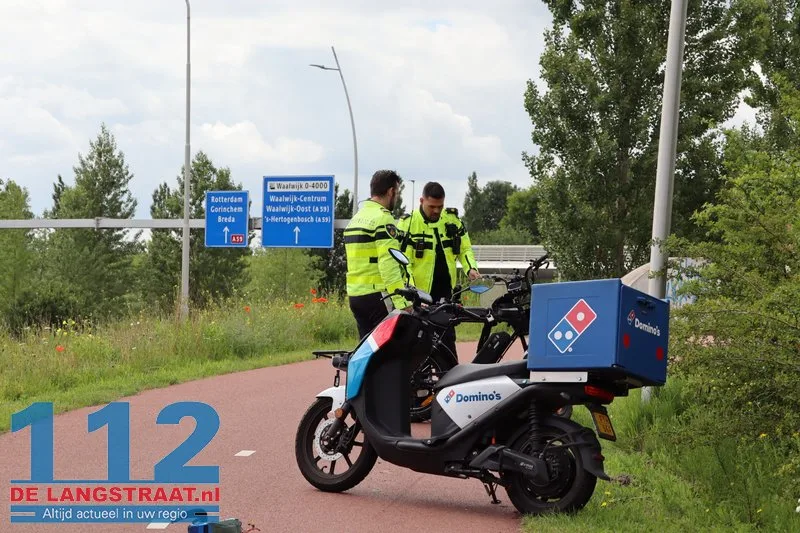 Ernstig ongeval bij fietsbrug Prof. Asserweg: Frontale botsing tussen fatbike en scooter 6 Ernstig ongeval bij fietsbrug Prof. Asserweg: Frontale botsing tussen fatbike en scooter 112 De Langstraat