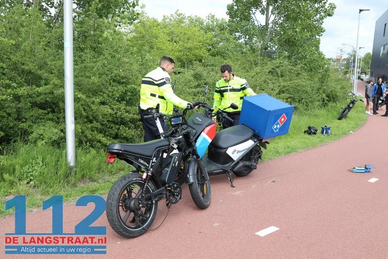 Ernstig ongeval bij fietsbrug Prof. Asserweg: Frontale botsing tussen fatbike en scooter 8 Ernstig ongeval bij fietsbrug Prof. Asserweg: Frontale botsing tussen fatbike en scooter 112 De Langstraat