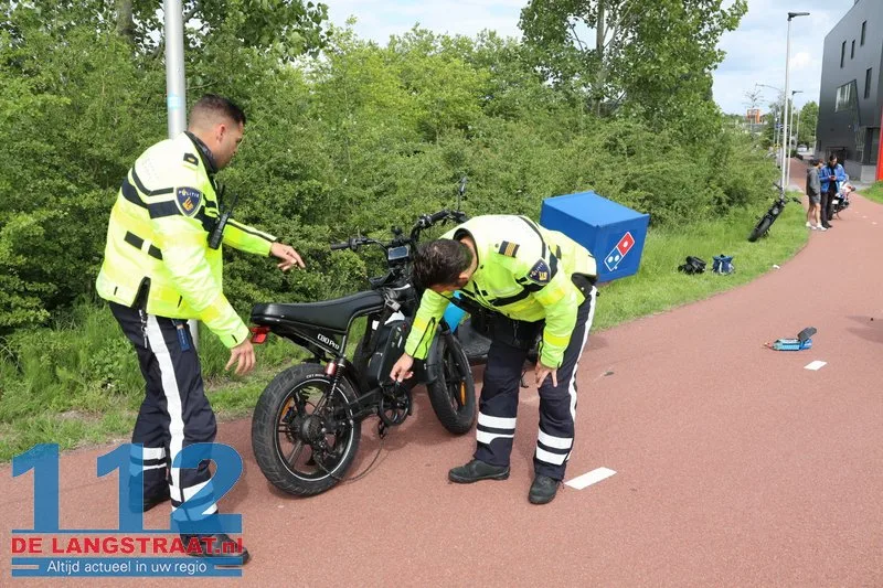 Ernstig ongeval bij fietsbrug Prof. Asserweg: Frontale botsing tussen fatbike en scooter 9 Ernstig ongeval bij fietsbrug Prof. Asserweg: Frontale botsing tussen fatbike en scooter 112 De Langstraat