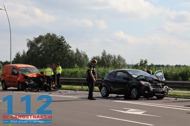 Kettingbotsing met drie voertuigen zorgt voor kilometerslange file op N261 bij Waalwijk 112 De Langstraat