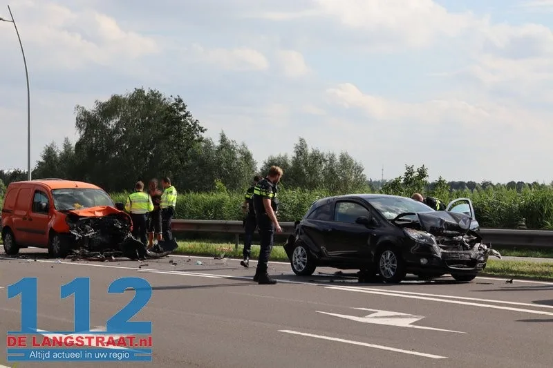 Kettingbotsing met drie voertuigen zorgt voor kilometerslange file op N261 bij Waalwijk 112 De Langstraat