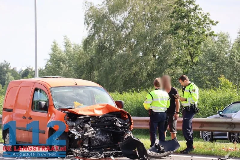 Kettingbotsing met drie voertuigen zorgt voor kilometerslange file op N261 bij Waalwijk 112 De Langstraat