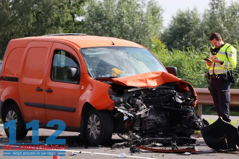 Kettingbotsing met drie voertuigen zorgt voor kilometerslange file op N261 bij Waalwijk 112 De Langstraat