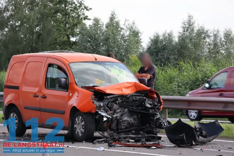 Kettingbotsing met drie voertuigen zorgt voor kilometerslange file op N261 bij Waalwijk 112 De Langstraat