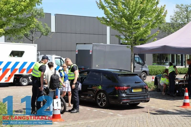 Grote politie- en belastingcontrole bij Piet Klerkx: Auto's in beslag genomen en aanhouding 112 De Langstraat