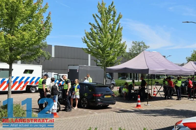 Grote politie- en belastingcontrole bij Piet Klerkx: Auto's in beslag genomen en aanhouding 112 De Langstraat