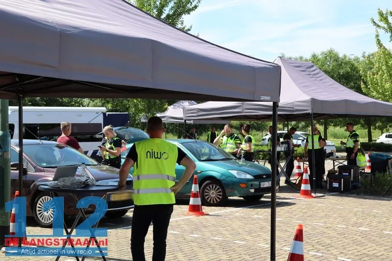 Grote politie- en belastingcontrole bij Piet Klerkx: Auto's in beslag genomen en aanhouding 112 De Langstraat