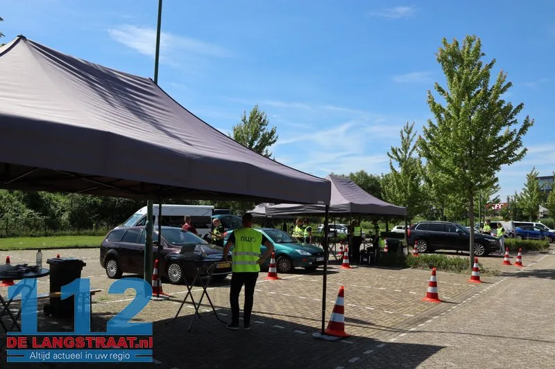 Grote politie- en belastingcontrole bij Piet Klerkx: Auto's in beslag genomen en aanhouding 112 De Langstraat