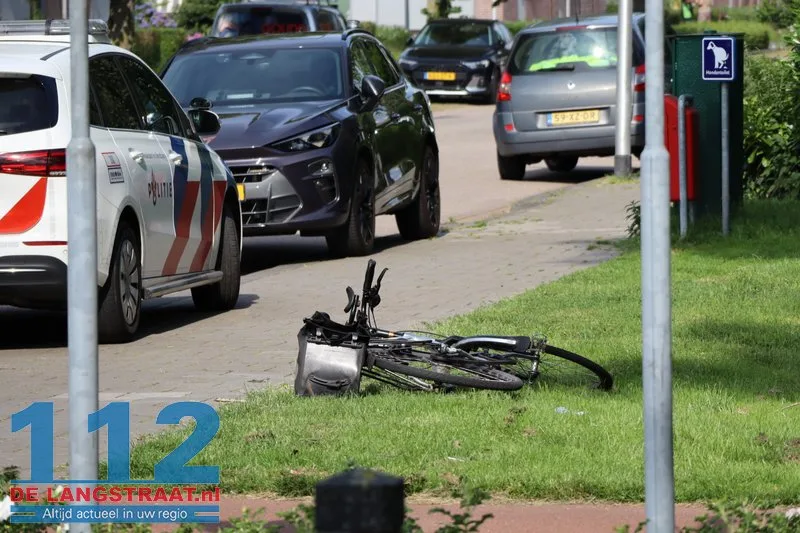 Fietser lichtgewond na aanrijding met auto op Cesar Francklaan Waalwijk 112 De Langstraat