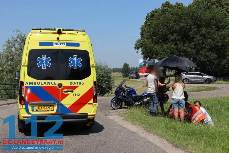 Twee motorrijders gaan onderuit in bocht op Heusdenseweg Waalwijk 112 De Langstraat