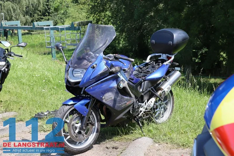 Twee motorrijders gaan onderuit in bocht op Heusdenseweg Waalwijk 112 De Langstraat