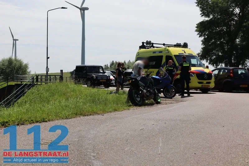 Twee motorrijders gaan onderuit in bocht op Heusdenseweg Waalwijk 112 De Langstraat