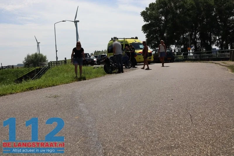 Twee motorrijders gaan onderuit in bocht op Heusdenseweg Waalwijk 112 De Langstraat