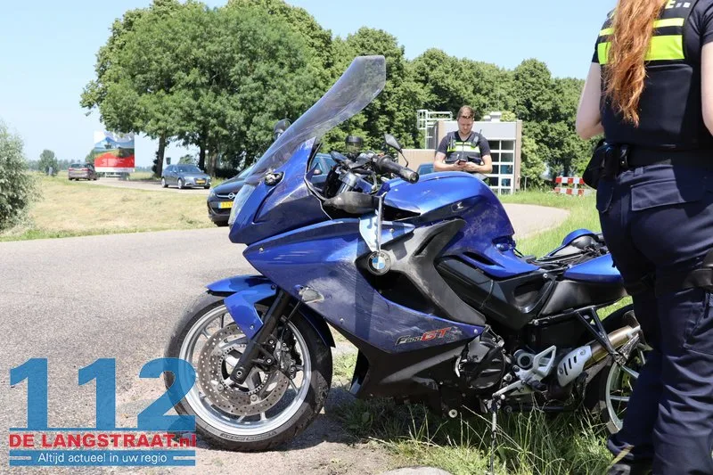 Twee motorrijders gaan onderuit in bocht op Heusdenseweg Waalwijk 112 De Langstraat