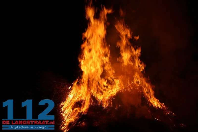 Tientallen meters vers gemaaid gras in brand Sprang-Capelle 112 De Langstraat