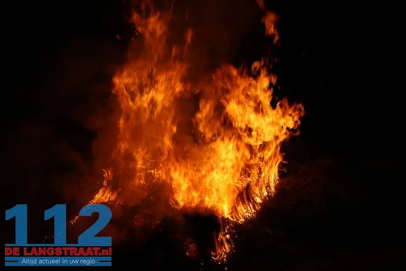 Tientallen meters vers gemaaid gras in brand Sprang-Capelle 112 De Langstraat