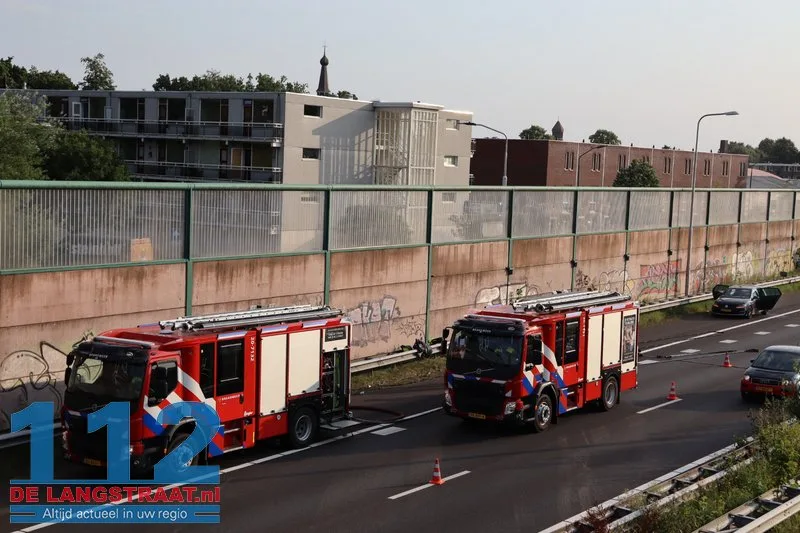 Hybride Volkswagen Golf vliegt in brand op A59 bij Waalwijk, flinke file richting Den Bosch 112 De Langstraat