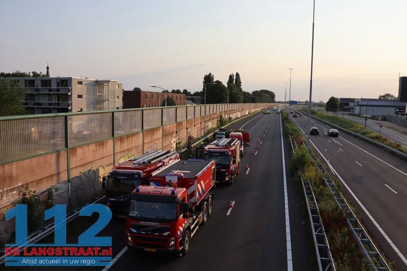 Hybride Volkswagen Golf vliegt in brand op A59 bij Waalwijk, flinke file richting Den Bosch 112 De Langstraat