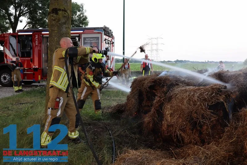 Hooibalen in brand Waspikse Weg 's-Gravenmoer 112 De Langstraat