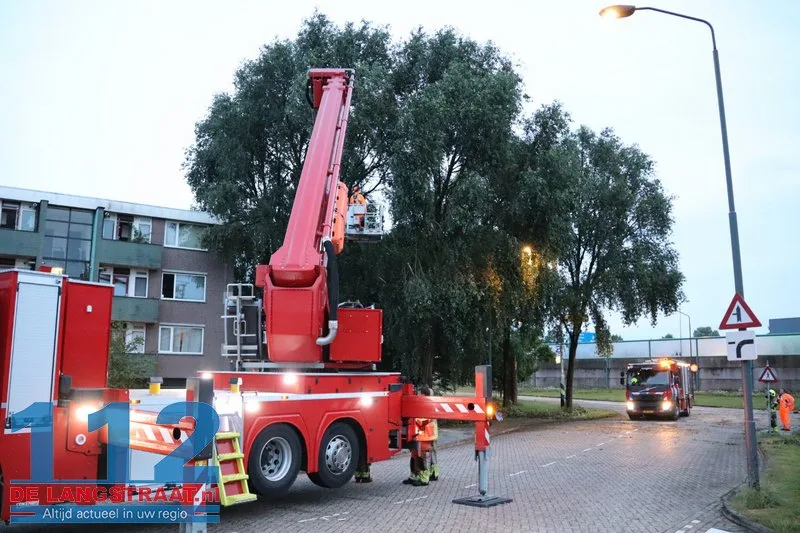Zware buien teisteren Brabant: veel stormschades 112 De Langstraat