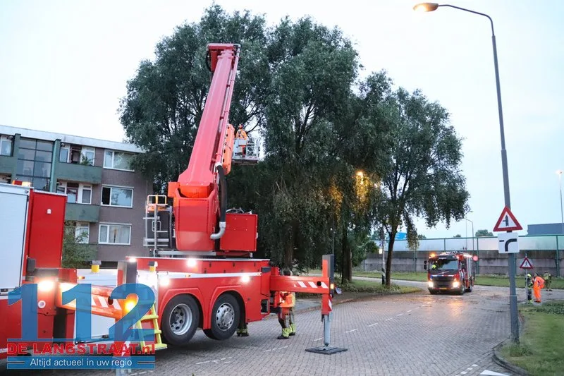 Zware buien teisteren Brabant: veel stormschades 112 De Langstraat