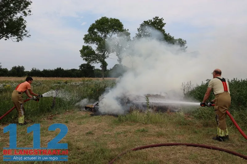 Berg vers gemaaid hooi in brand Kruisvaart Sprang-Capelle 112 De Langstraat
