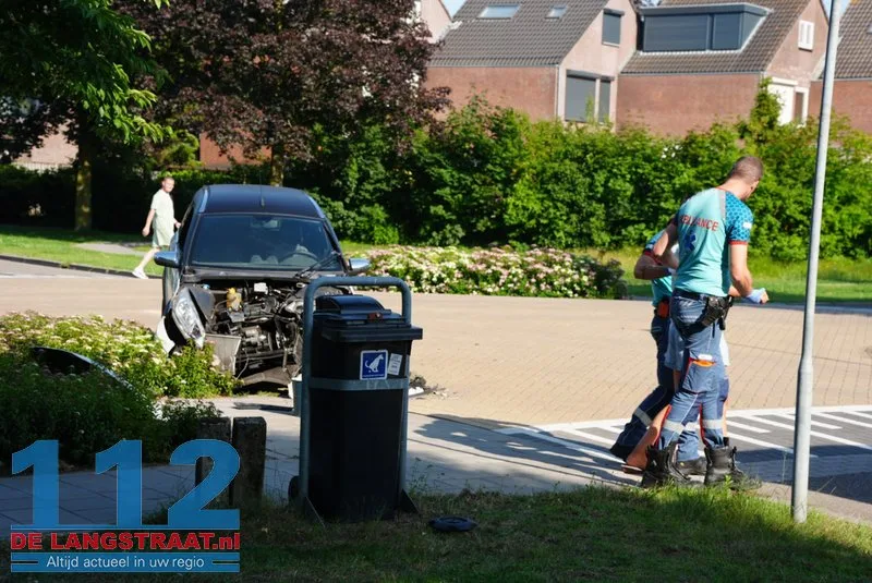 Bestuurster brommobiel gewond bij botsing met koeriersbusje Drunen 112 De Langstraat